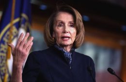 نانسی پلوسی:ترامپ خطری آشکار علیه کشور است و باید برود